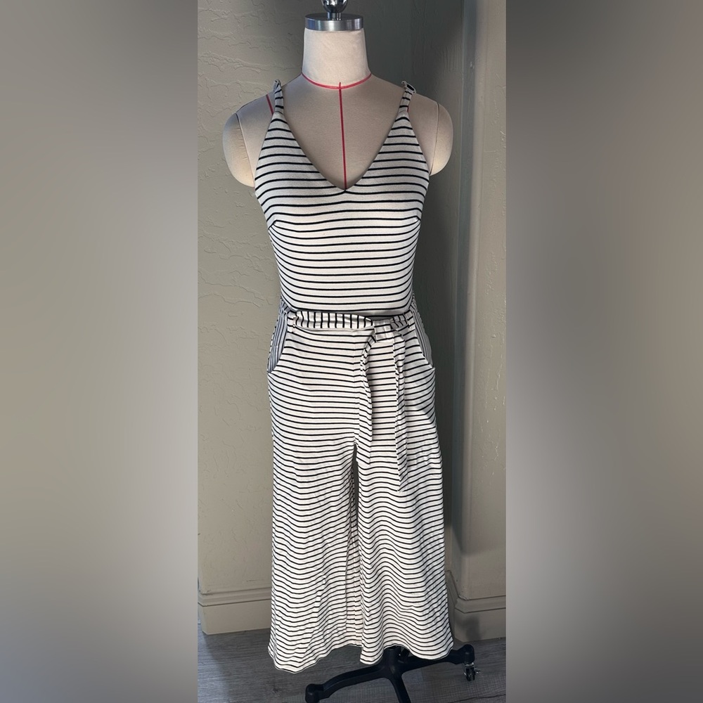 New with tags XS romper with pockets